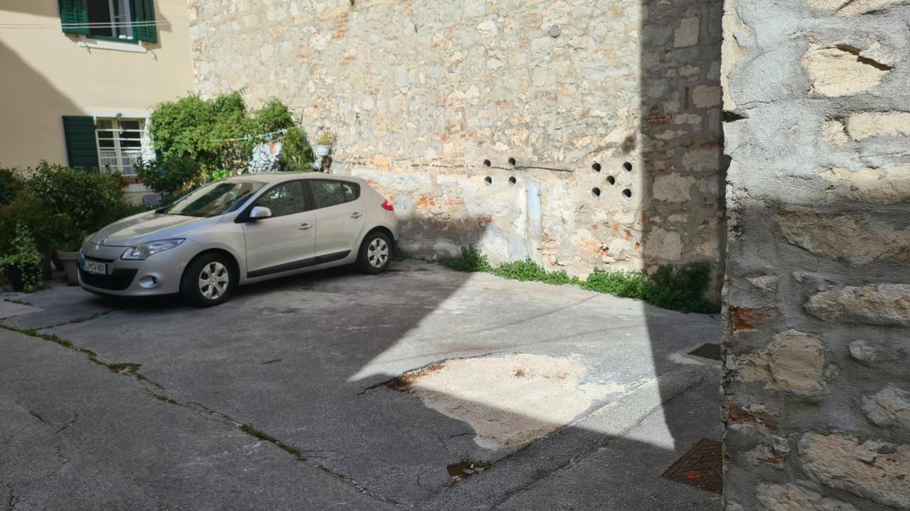 Apartment Central Old Town With Private Indoor Garage Parking Split Bagian luar foto