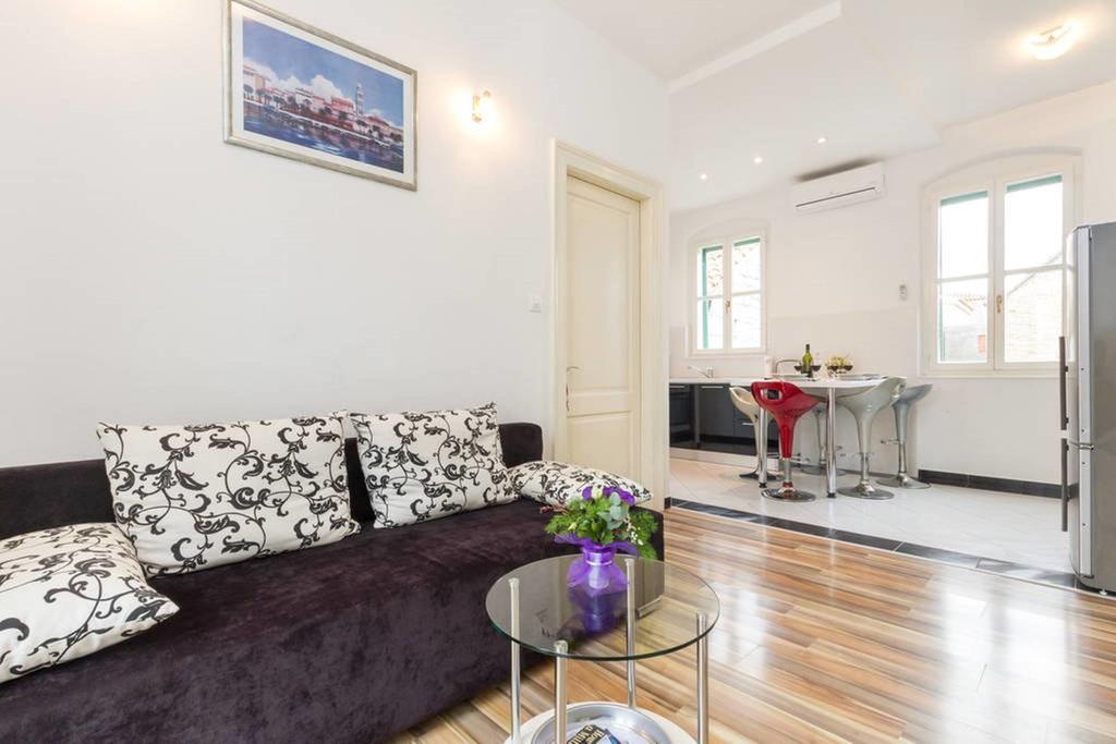Apartment Central Old Town With Private Indoor Garage Parking Split Bagian luar foto