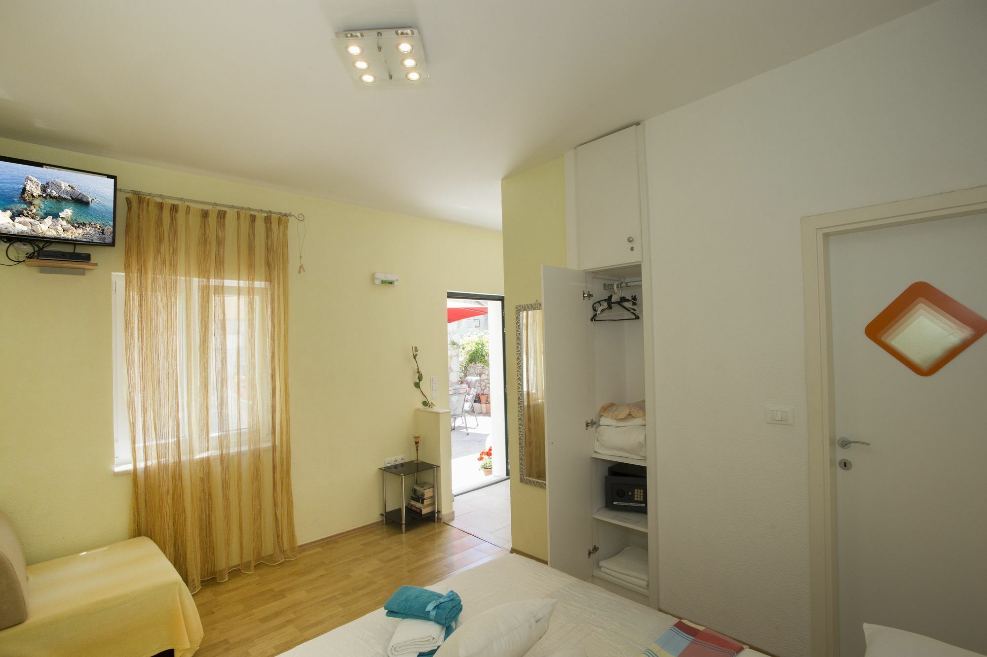 Apartment Central Old Town With Private Indoor Garage Parking Split Bagian luar foto