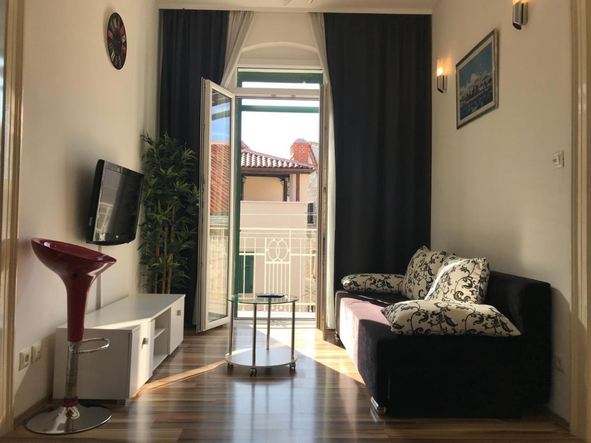 Apartment Central Old Town With Private Indoor Garage Parking Split Bagian luar foto